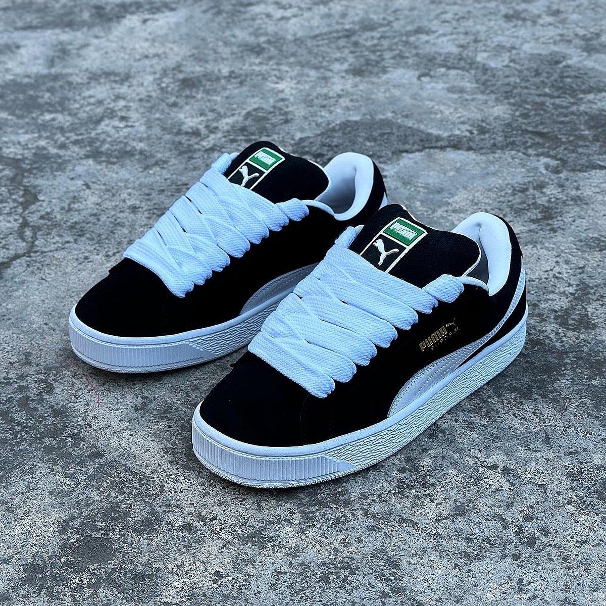 Puma Suede XL - Negro con Blanco