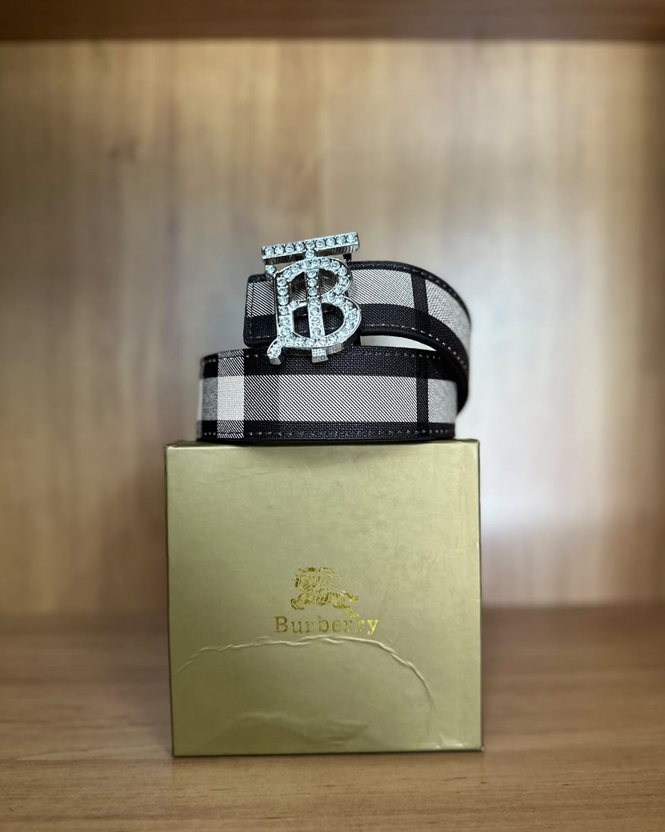 Faja Burberry Cuadros Oscuros Reversible - Negro